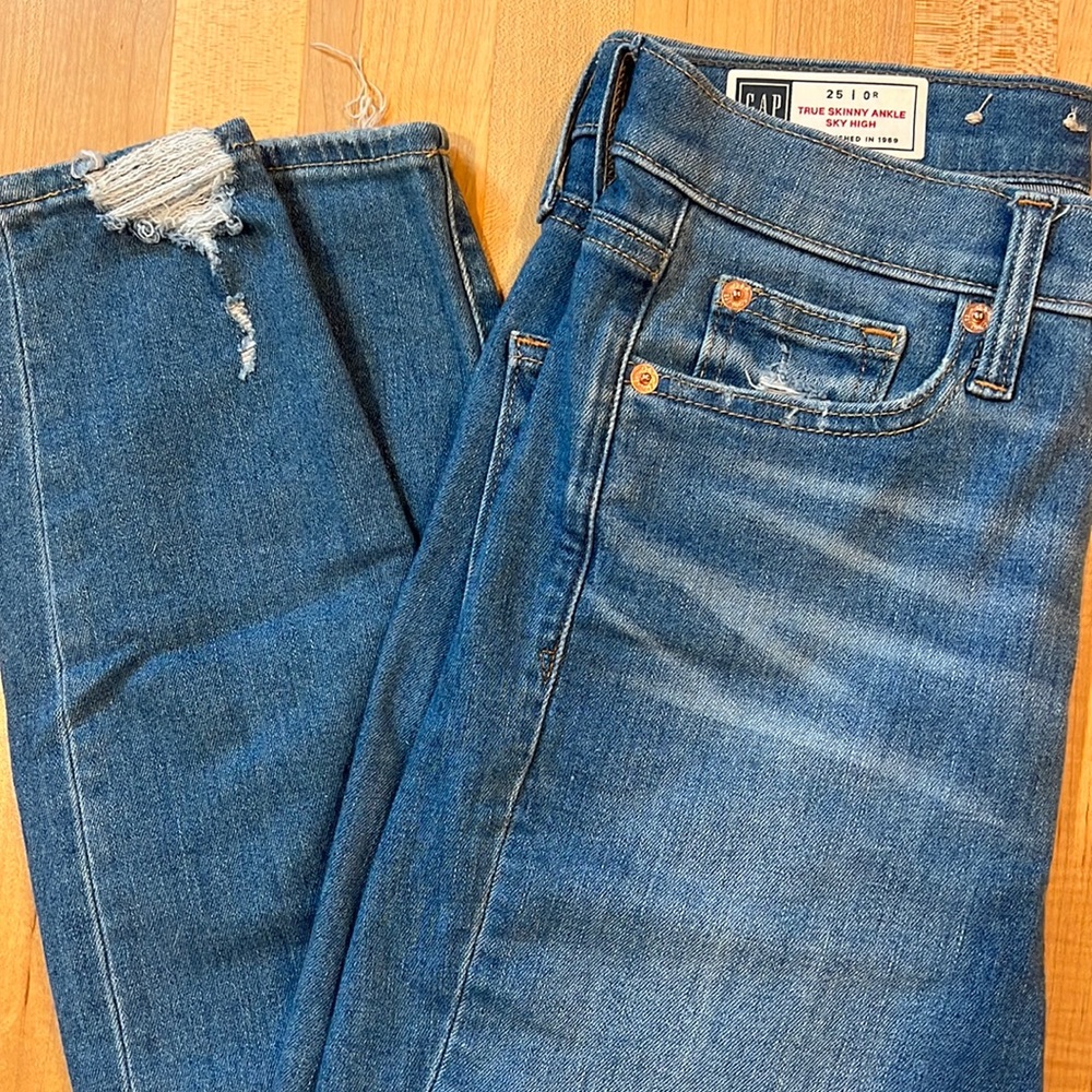 Gap women’s jeans. Sz 25